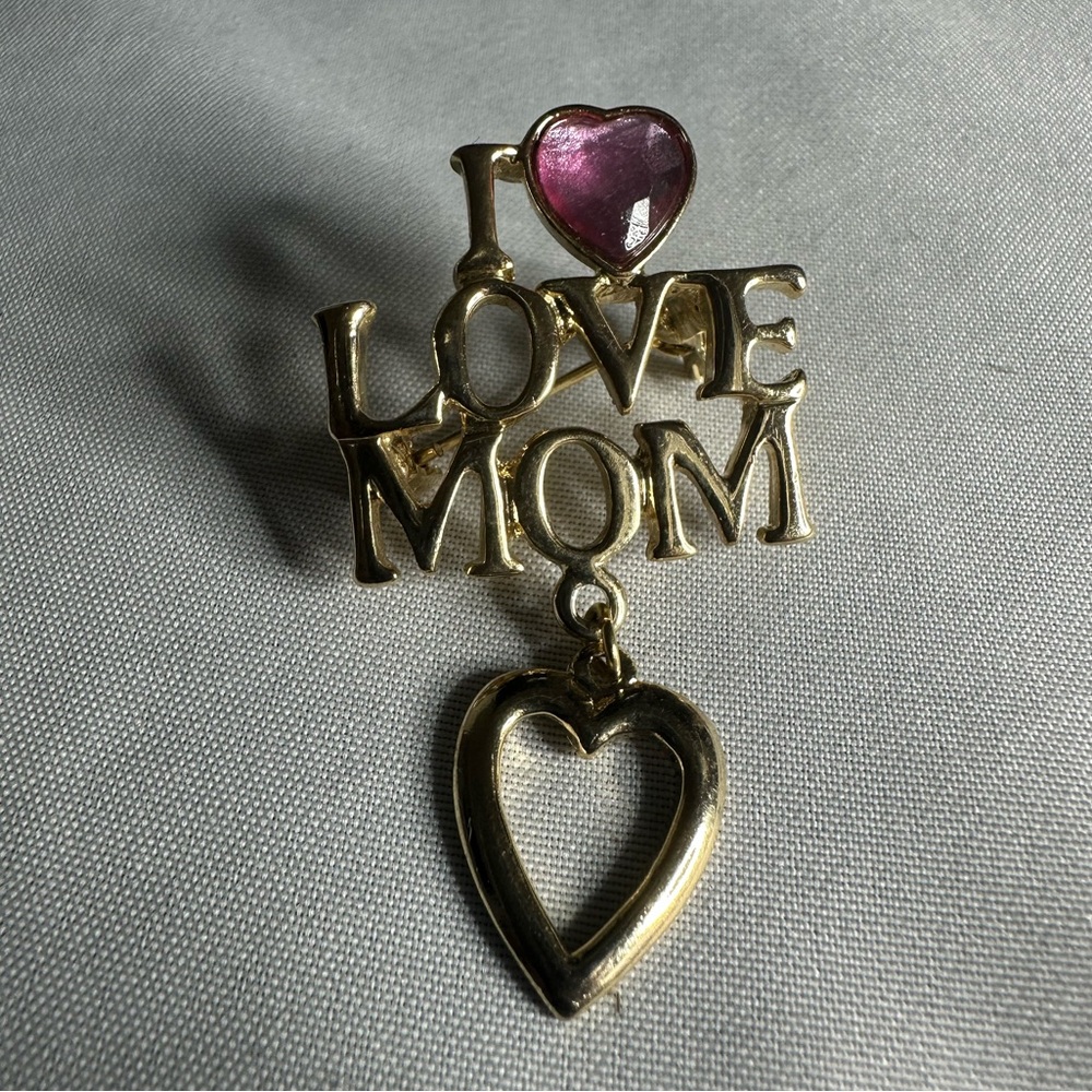 Goldtone I Love Mom pin brooch